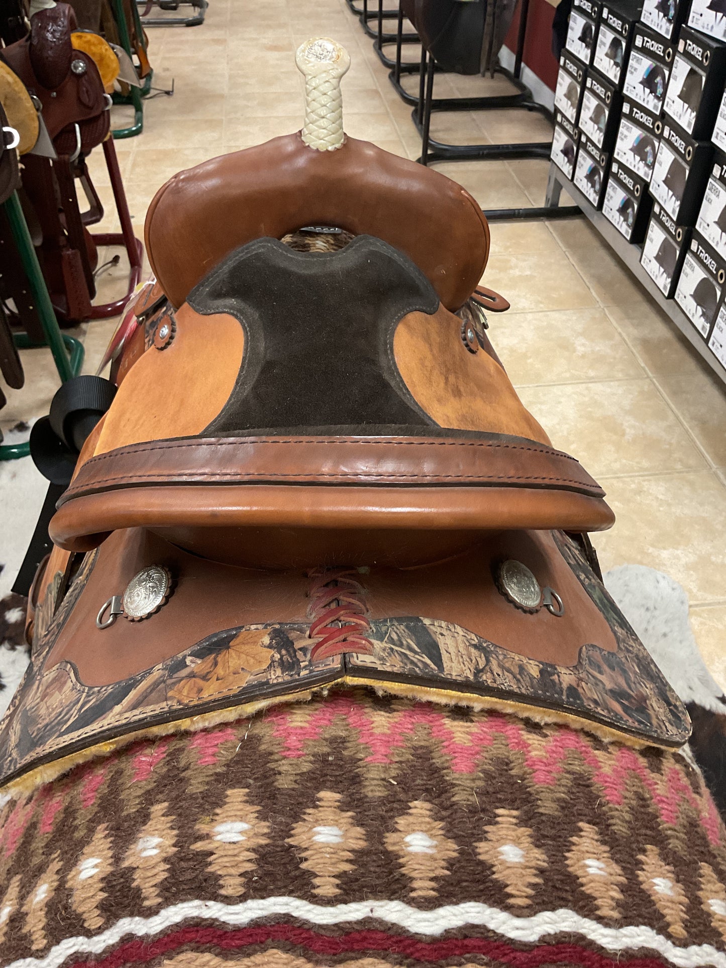 Silver oaks with Camouflage Barrel Saddle