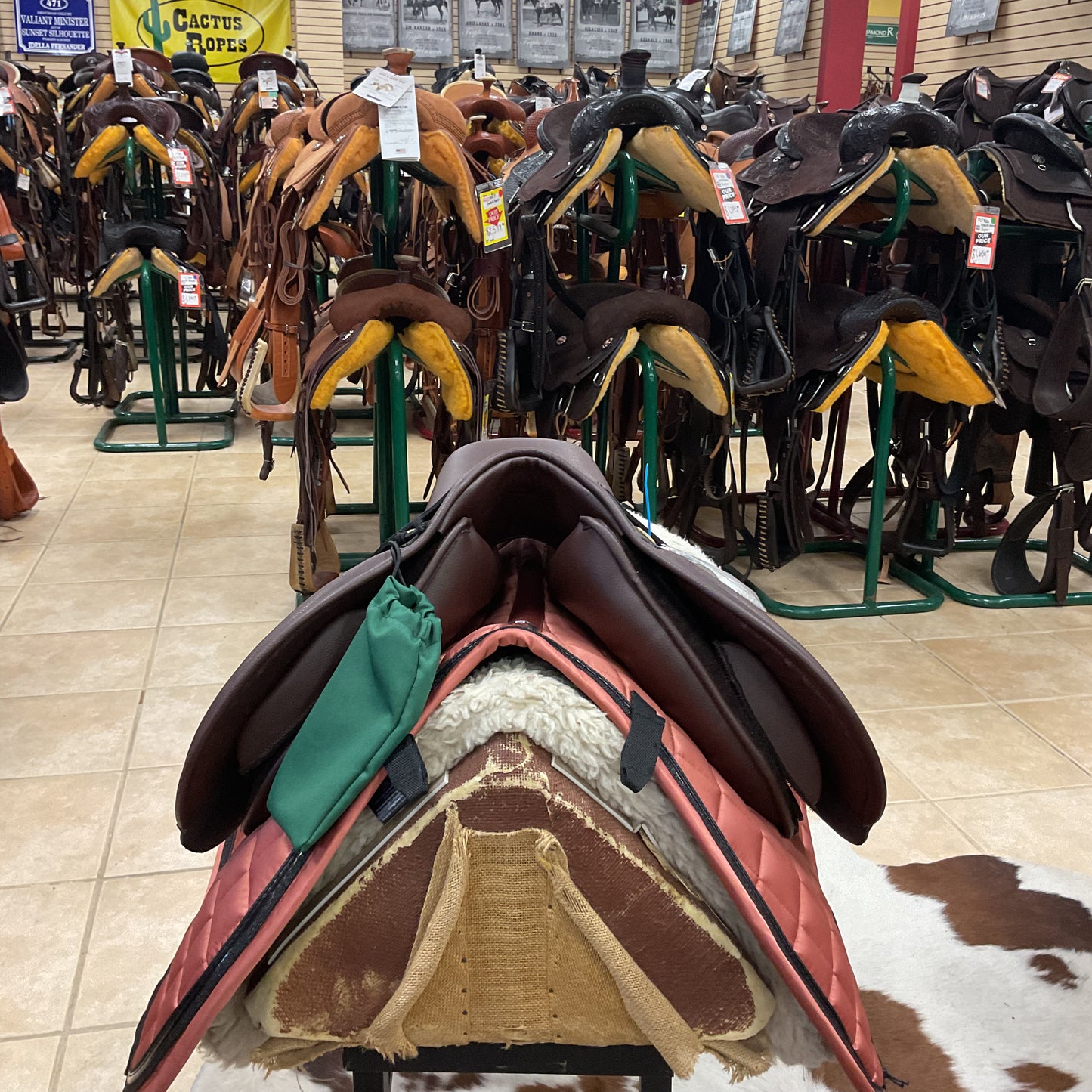 HDR close contact jumper saddle
