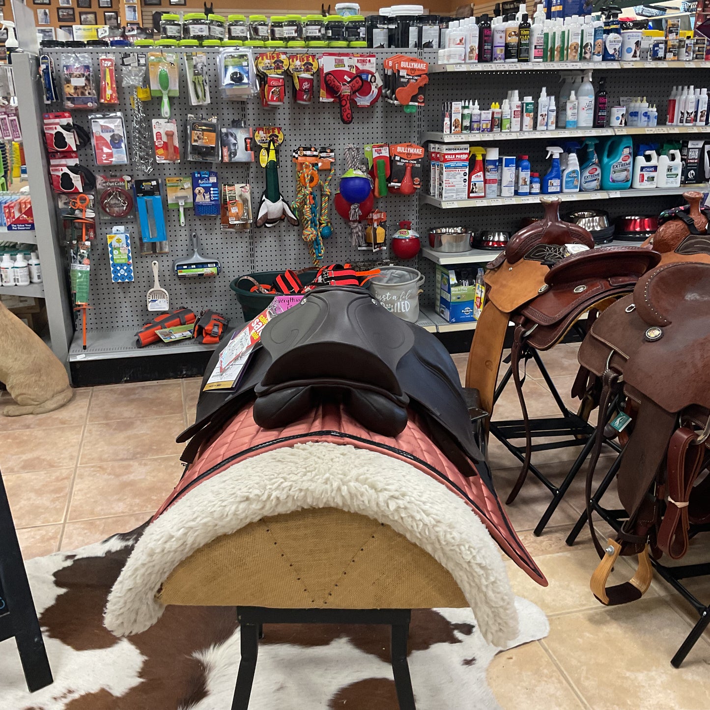 Yates synthetic all purpose saddle