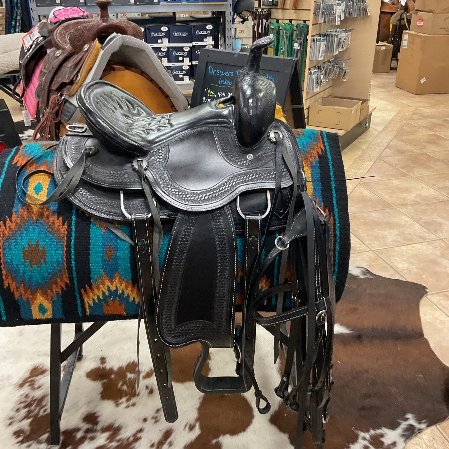 Black trail saddle set