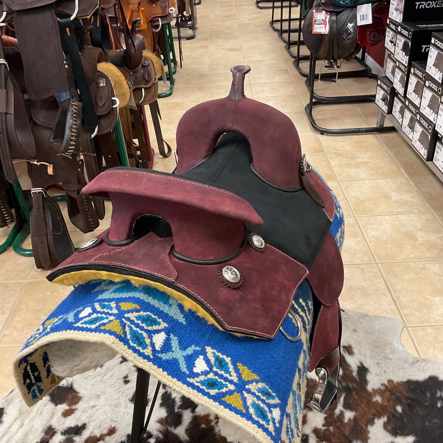 Double T treeless saddle