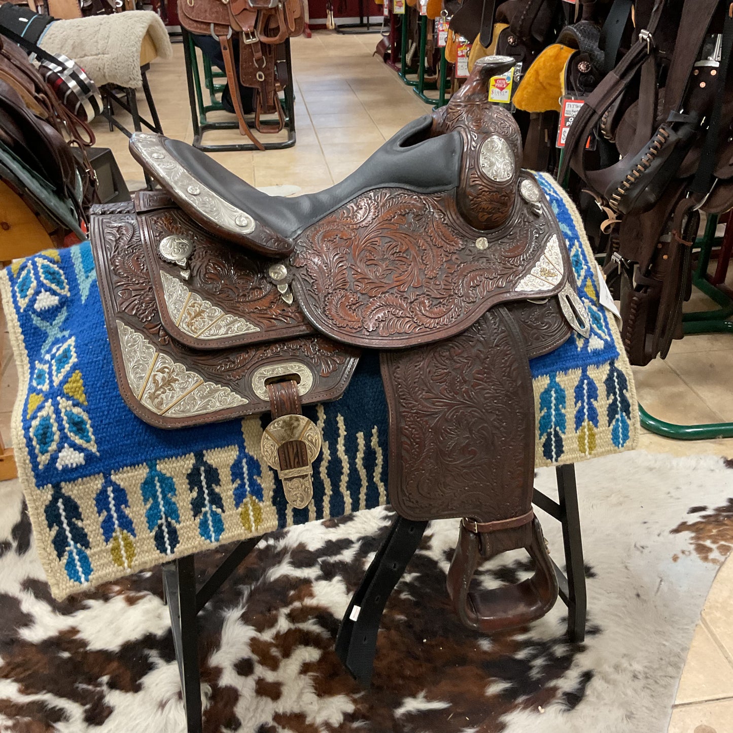 Used Dale Chavez show saddle