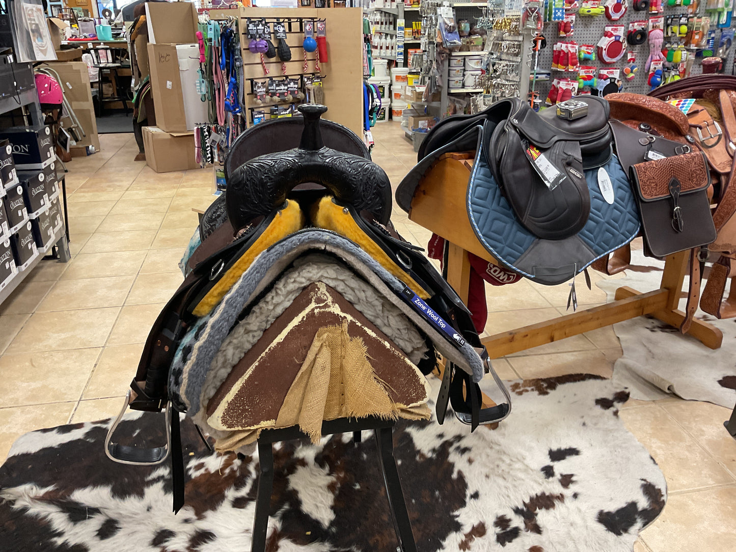 J & J TACK BARREL SADDLE