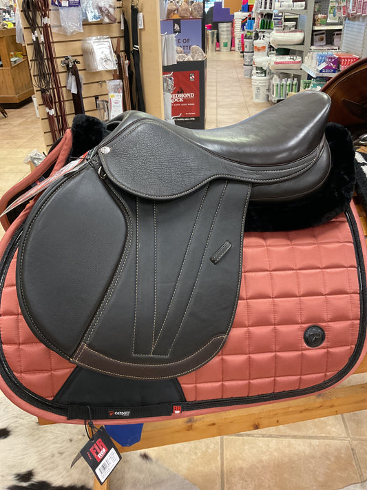 Royal Highness Emile Close Contact Saddle (Adjustable gullet)