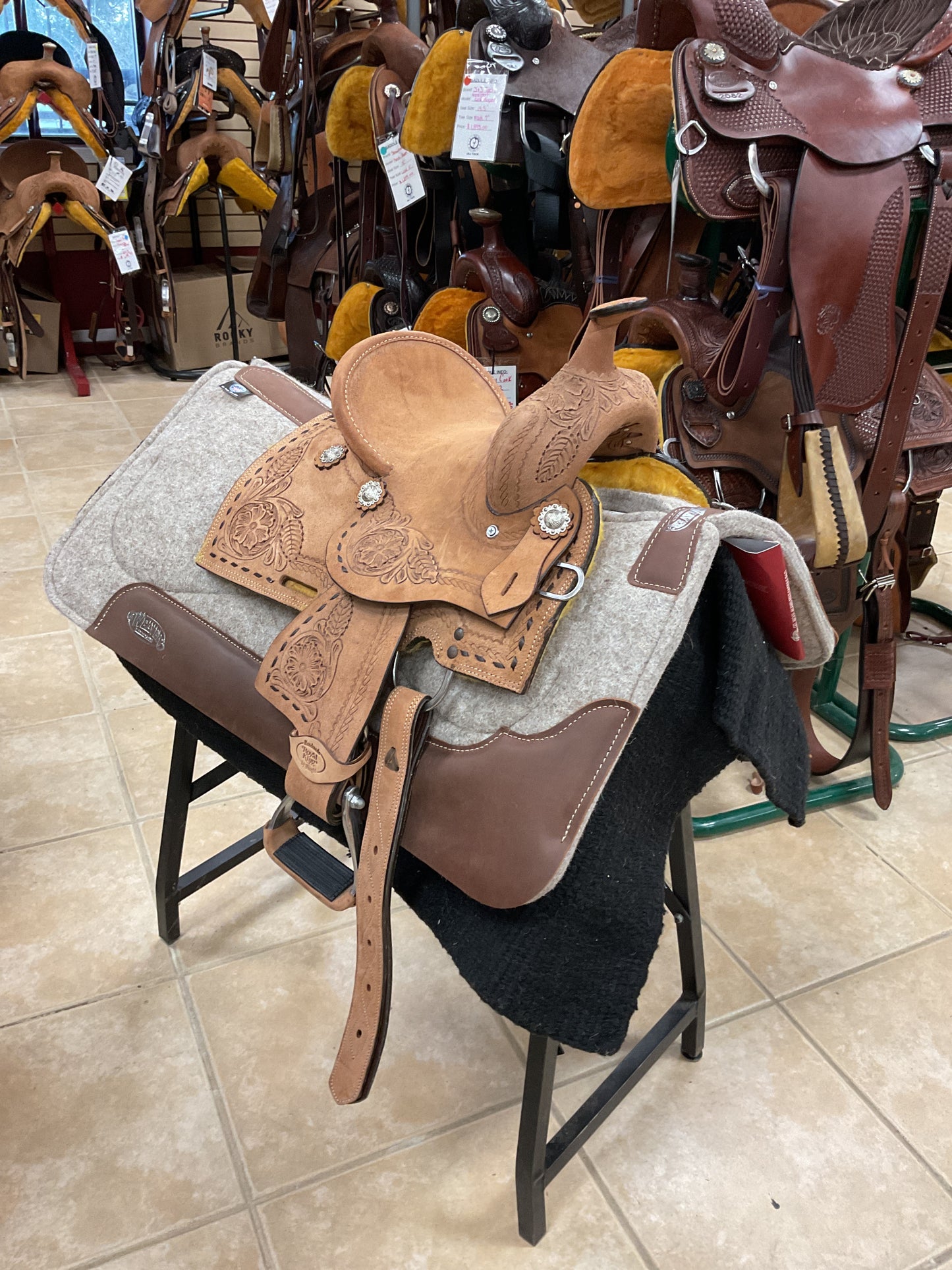 Royal King Amarillo Youth Barrel