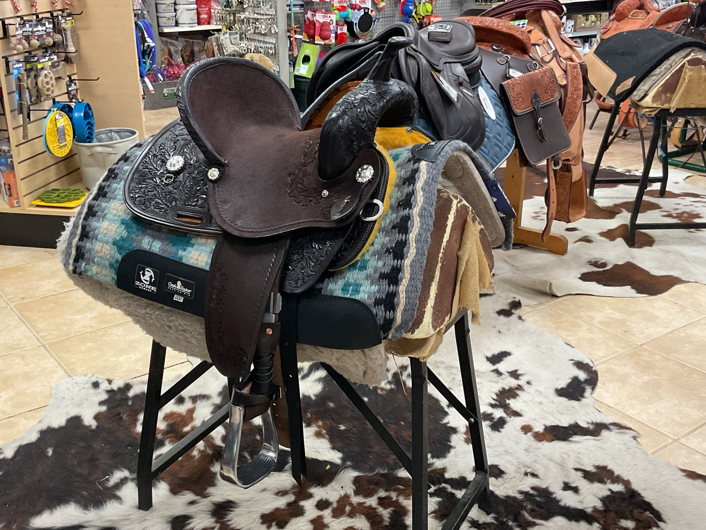 J & J TACK BARREL SADDLE