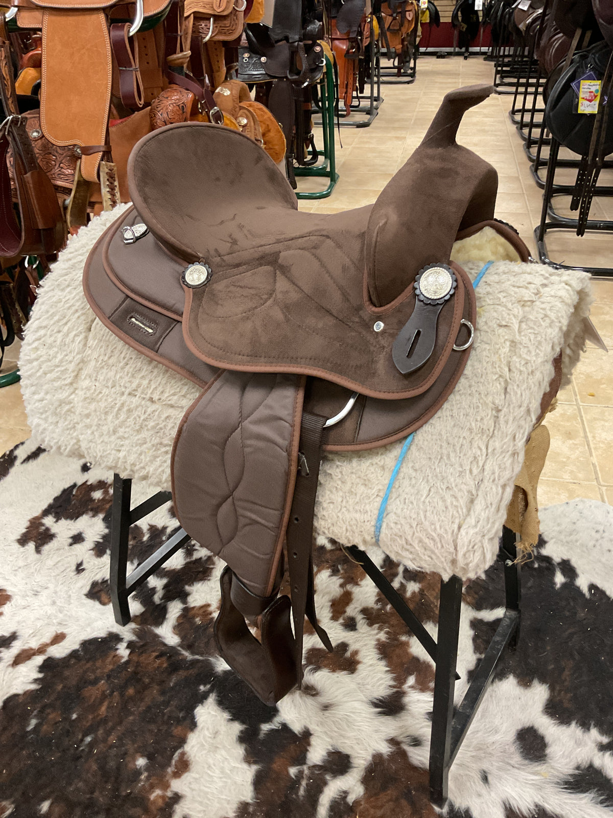 King Series Suede Seat Trail Saddle