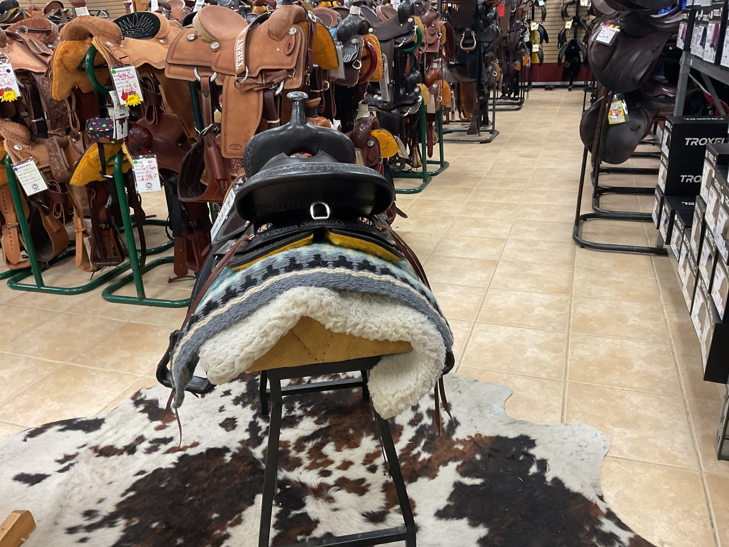 J & J TACK TRAIL SADDLE