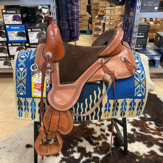 Used circle y treeless trail saddle