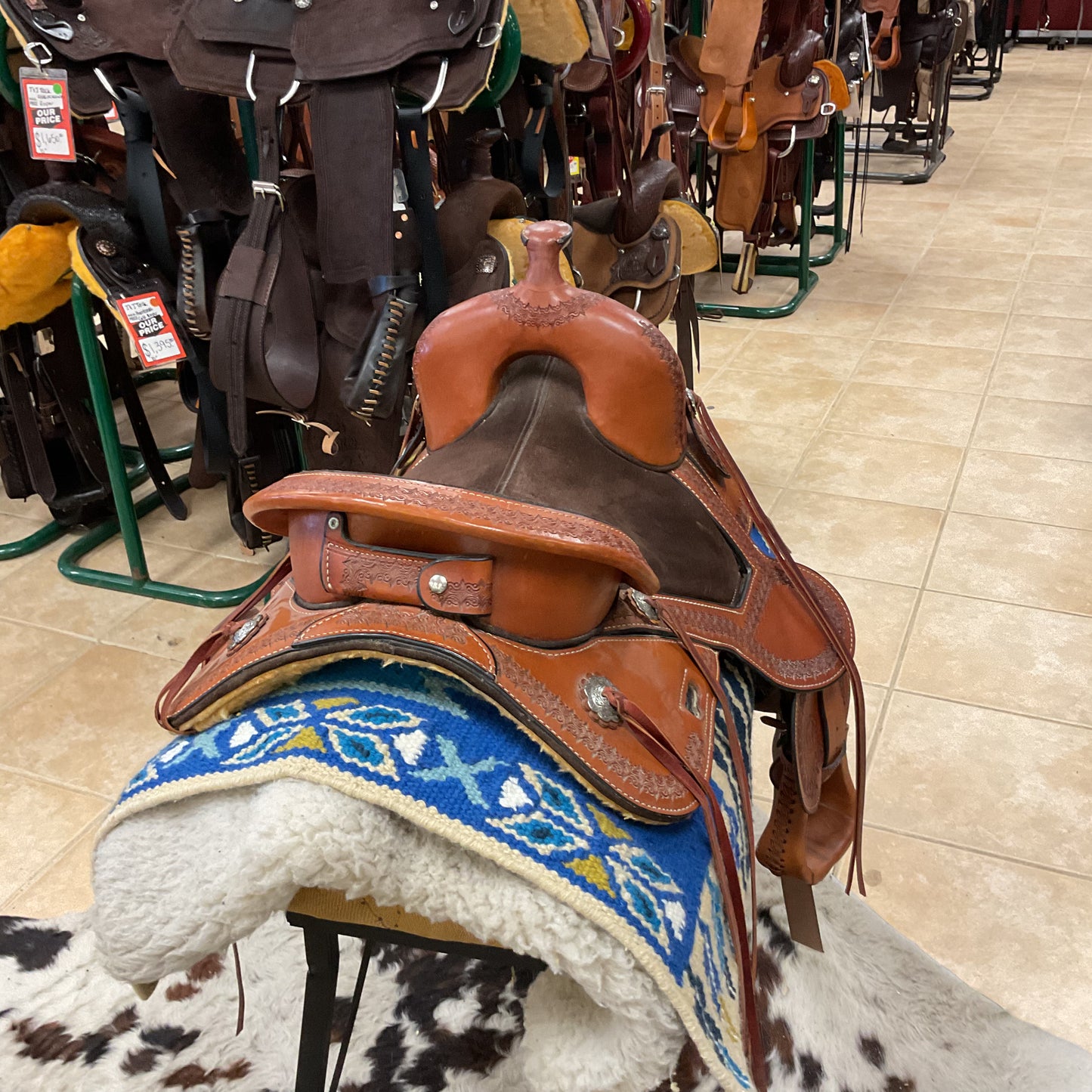 Used circle y treeless trail saddle