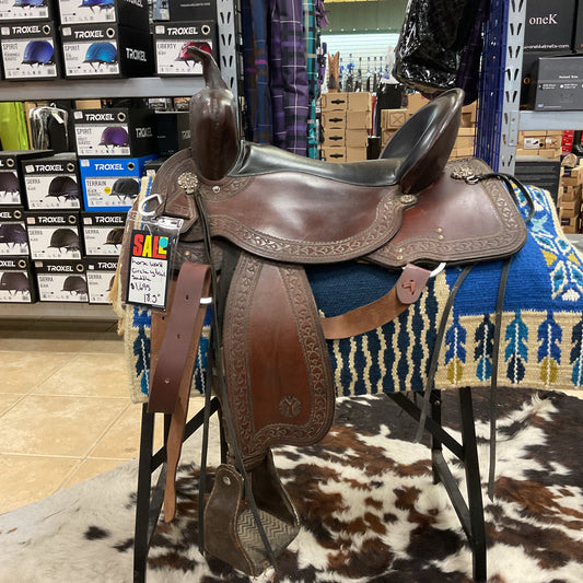 Used Horse world circle y trail saddle