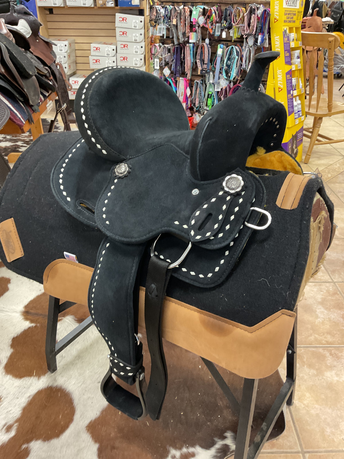 King Series Stratford Suede Saddle